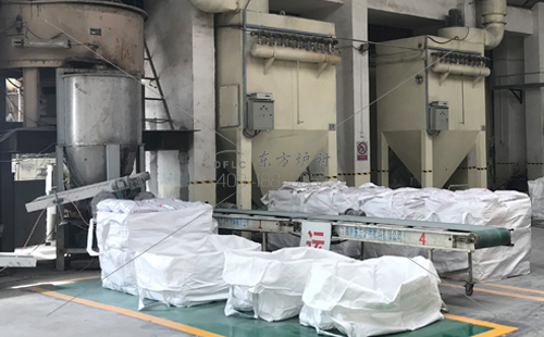 澆注料廠家生產裝袋過程