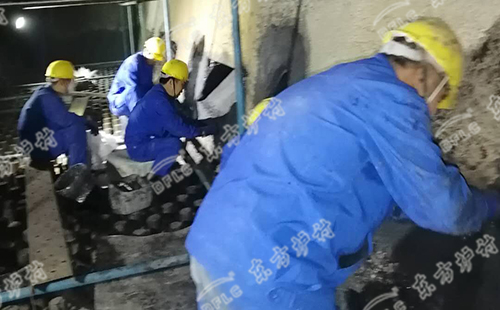 澆注料的結構密度在高溫作用下會發生這樣的變化