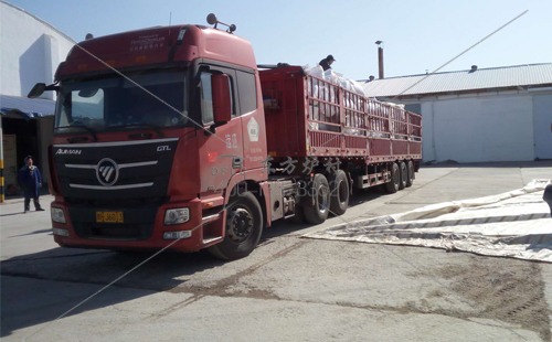 耐火澆注料廠家生產材料裝車